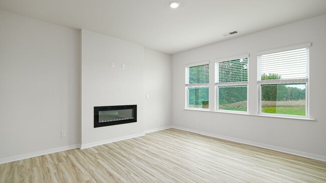 Building Photo - Modern 3-Bedroom Home in Community with Po...