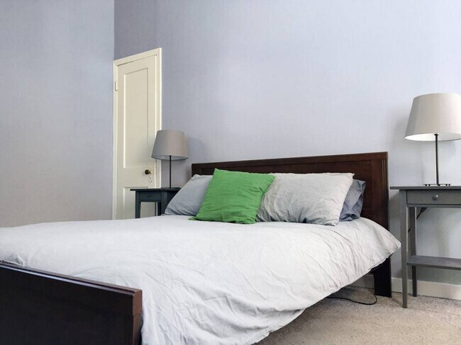 Building Photo - 1428 Sycamore St