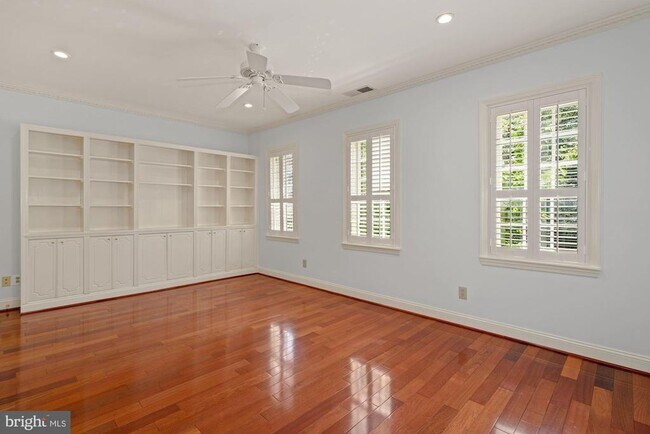 Building Photo - 1241 30th St NW