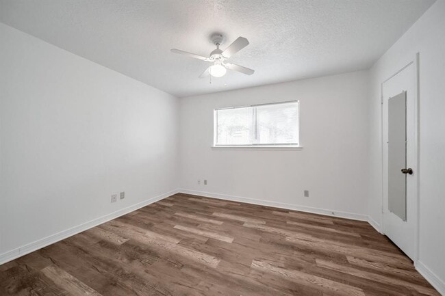 Building Photo - 162 Greenleaf Ln