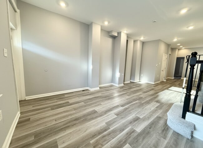 Building Photo - 7019 Saybrook Ave