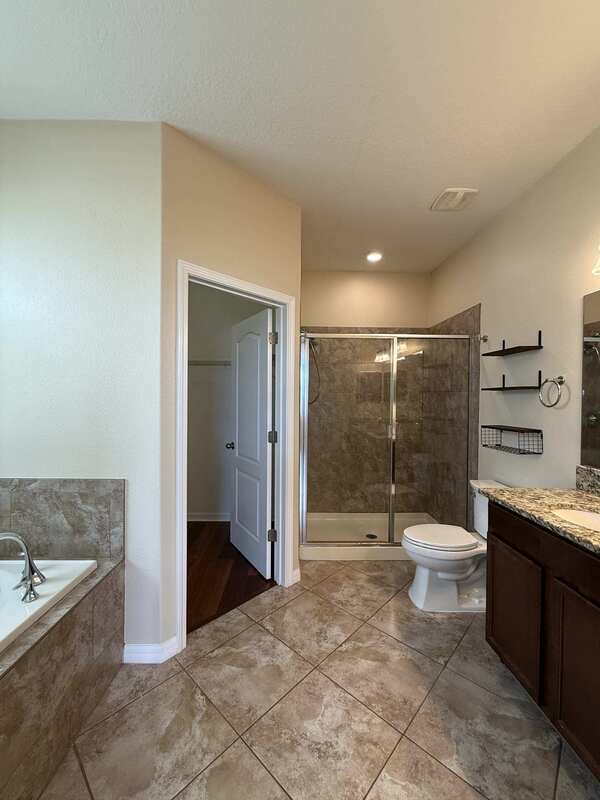 Building Photo - 930 Meadow Glade Dr