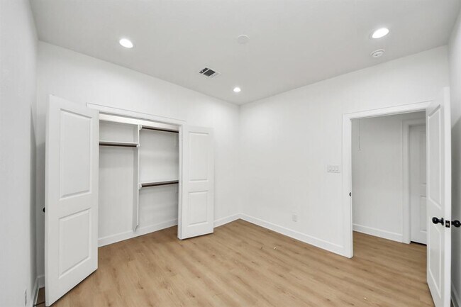 Building Photo - 8316 Corinth St