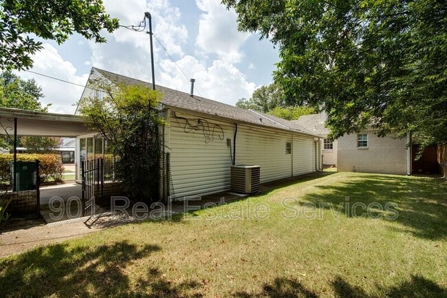 Building Photo - 398 N Highland St