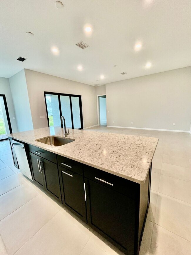 Building Photo - VERANDA GARDENS BRAND NEW HOME