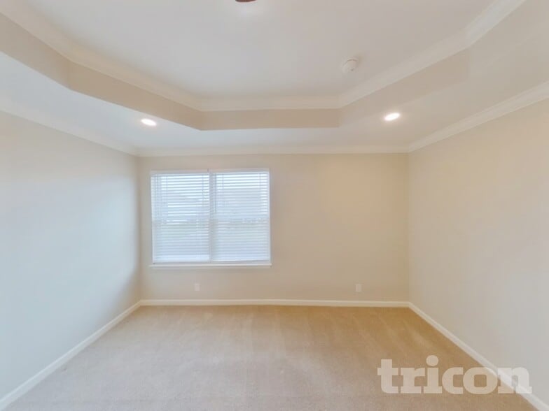 Building Photo - 2043 Shafer Dr