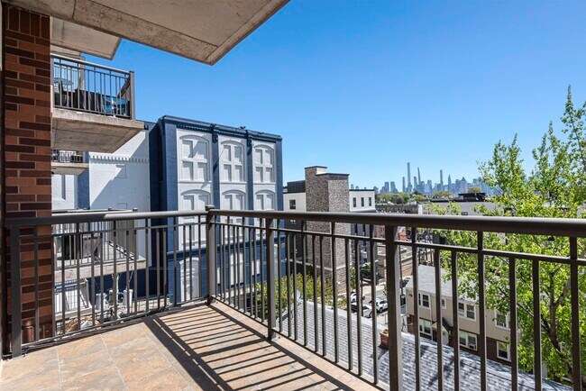 Building Photo - 3312 Hudson Ave