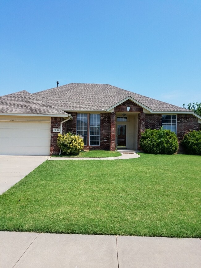 Primary Photo - Very nice 3 bedroom home with an office in...