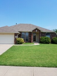 Building Photo - Very nice 3 bedroom home with an office in...