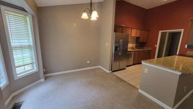 Building Photo - Fabulous 3 bedroom 3 bath walk- out ranch