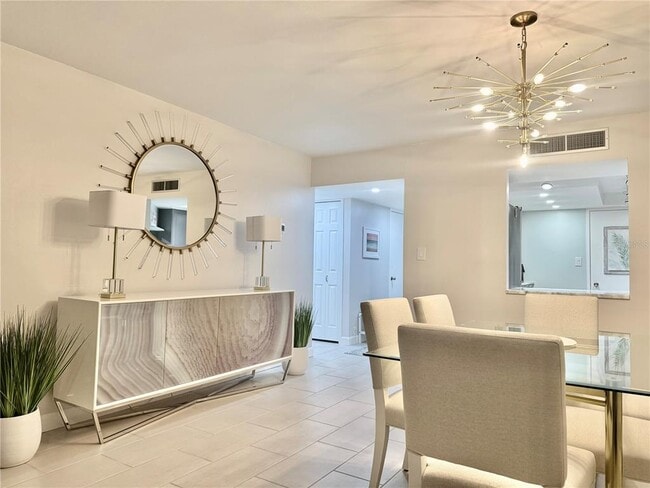 Building Photo - 7400 Sun Island Dr S