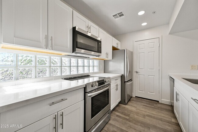 Building Photo - 3065 N 67th Ave