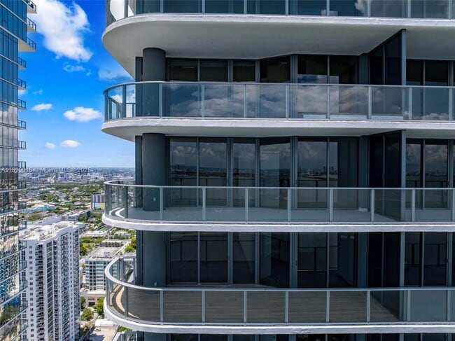Building Photo - 700 NE 24 # 3707 MIAMI, FL 33137
