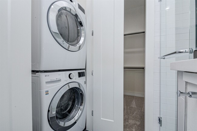 Building Photo - 1123 W 17th St