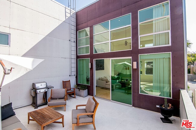 Building Photo - 711 Westbourne Dr