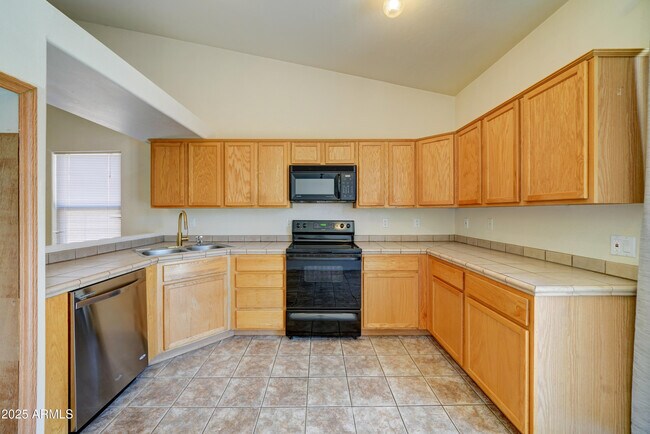 Building Photo - 8900 E Rainier Dr