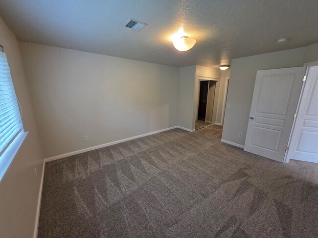 Building Photo - Light and Bright Duplex with Large Yard