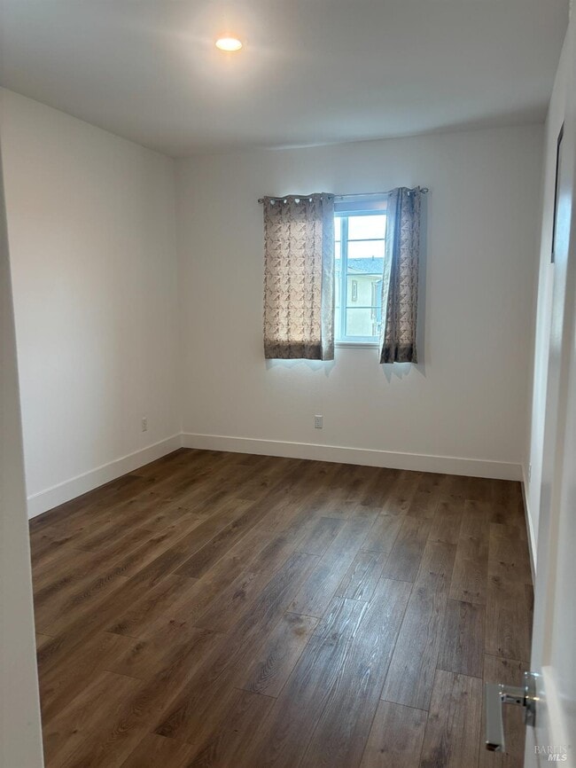 Building Photo - 1468 Oak Cir