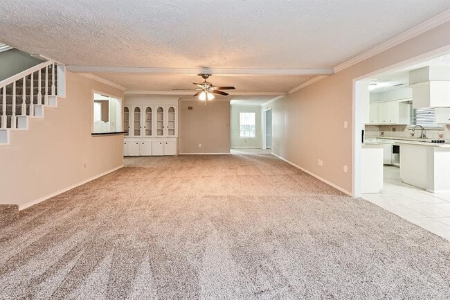 Building Photo - 16911 Memorial Oaks Ln