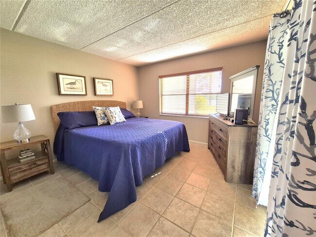 Building Photo - 50 Woodlake Pl