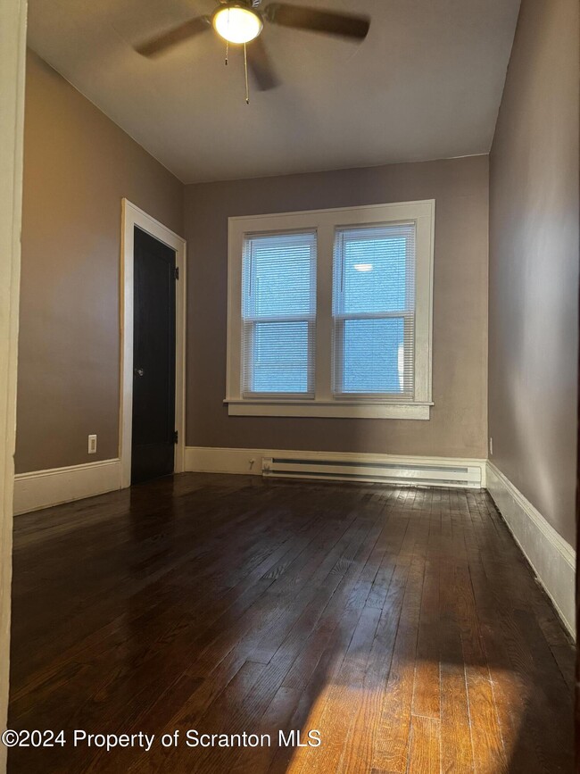 Building Photo - 731 S Irving Ave