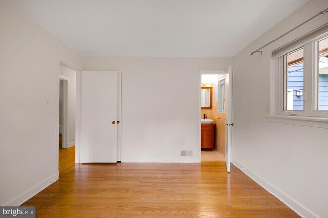 Building Photo - 3111 N Thomas St
