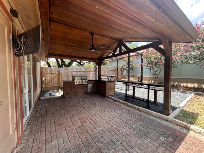 Building Photo - 13111 Pollard Dr