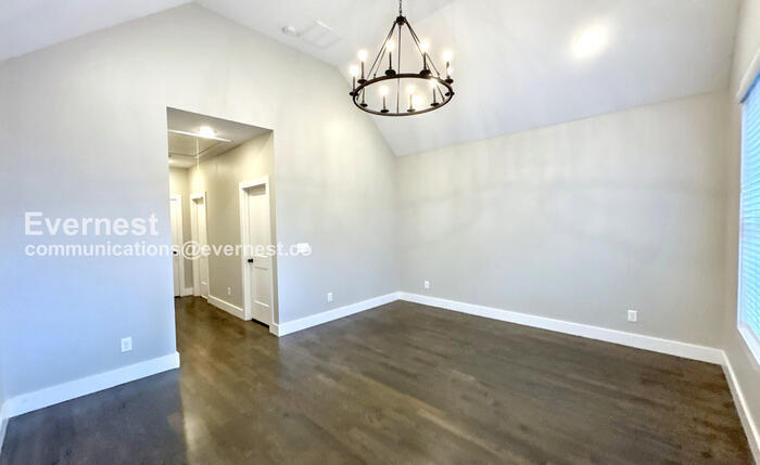 Building Photo - 1705 Cass St