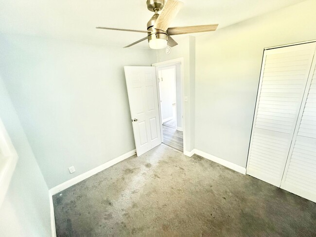 Building Photo - ***3 Bed Ranch with off-street parking and...