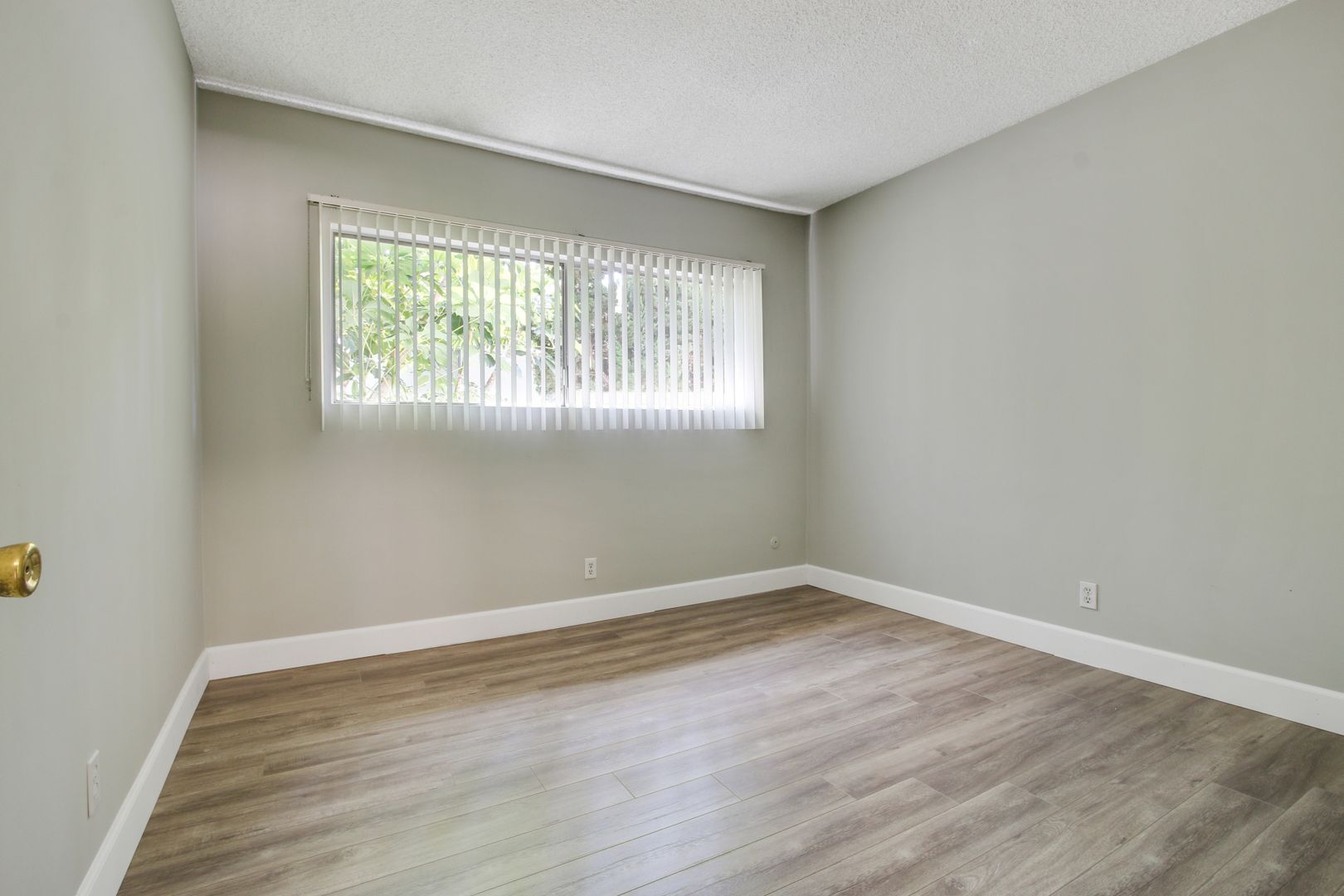 Building Photo - 3735 Mentone Ave