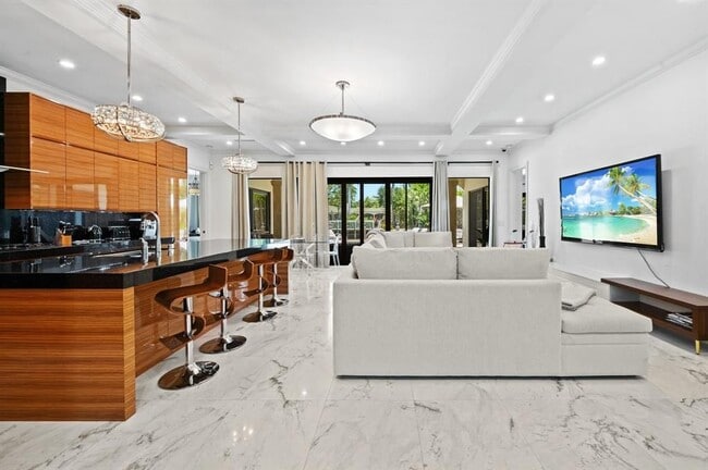 Building Photo - 2437 Castilla Isle