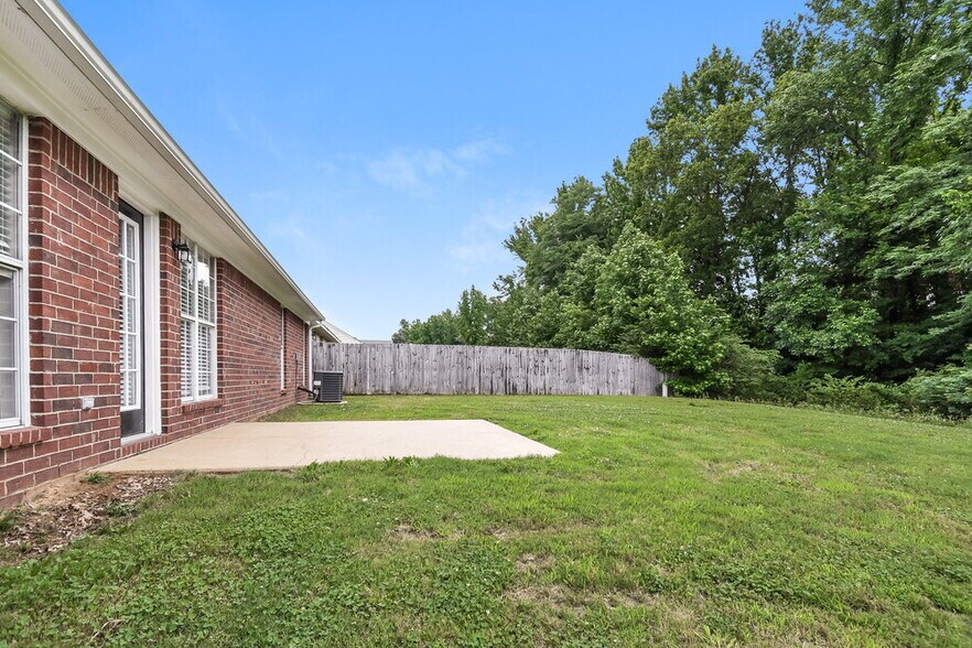 Building Photo - 8274 Park Pike