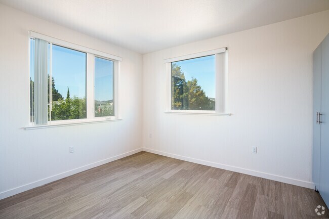 3BR, 2BA - 1,051SF - Primary Bedroom - Mosaic on Mission