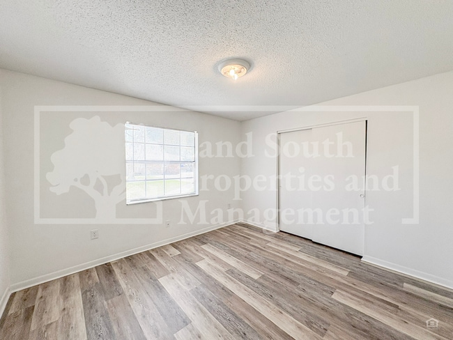 Building Photo - 1703 King Ave