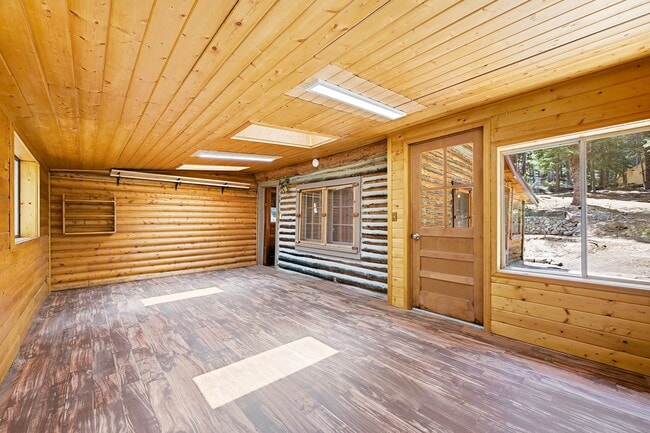 Building Photo - 2299 S Beaver Creek Rd