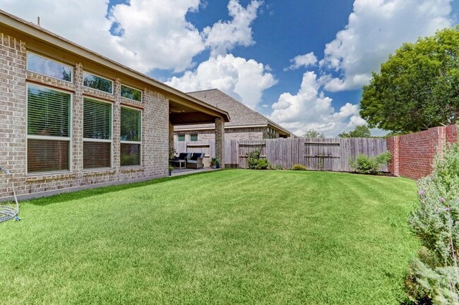 Building Photo - 8126 Silverspot Ln