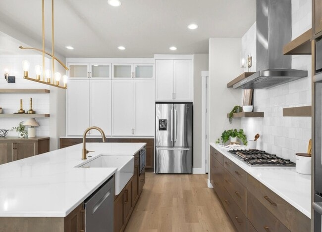 Building Photo - Luxury Rental | Premier Creekside Living i...