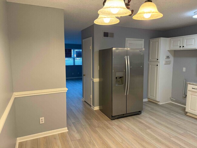 Building Photo - 2501 Nottingham Way