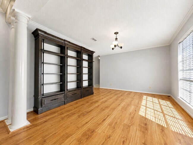 Building Photo - 6121 Bell Rd Manor