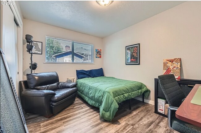Building Photo - Ready Now - Just A Birdie Away from Rose City Golf Course!