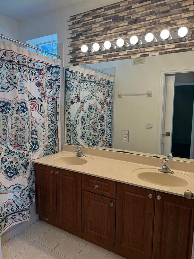 Building Photo - 15030 SW 9th Terrace