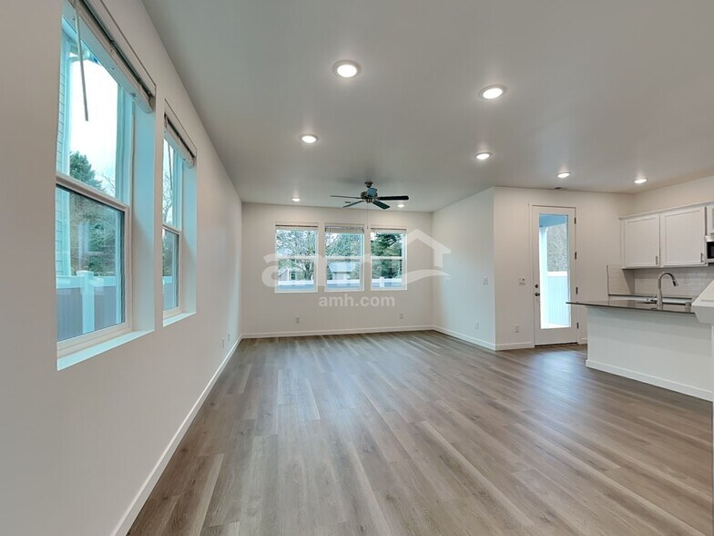 Building Photo - 5125 Turnstone St SE