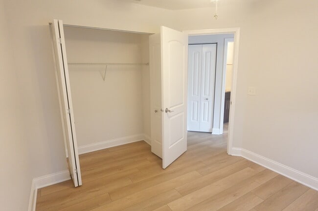 Building Photo - 337 S Arrowhead Ct