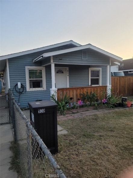 Building Photo - 930 E Elma St