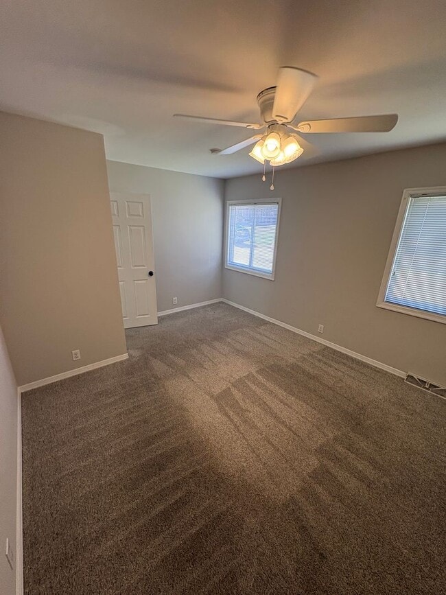 Building Photo - Summit Street Duplexes