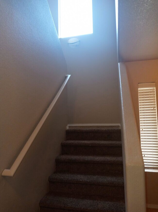 Building Photo - 9900 Sunshine Mesa Dr NW