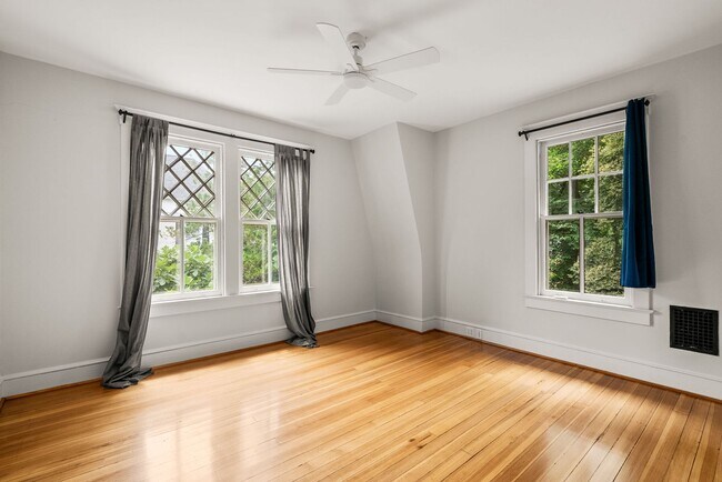 Building Photo - 4 Bed 3.5 bath - Kensington Victorian - Mo...