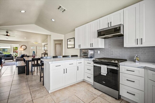 Building Photo - 41740 Jamaica Sands Dr