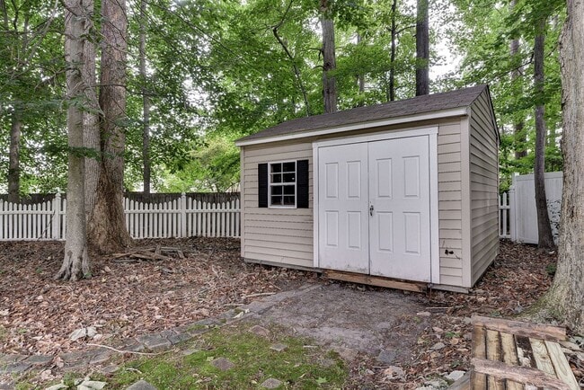Building Photo - Spacious 5BR/4BA Home in Yorktown – Convenient Location and Comfortable Living