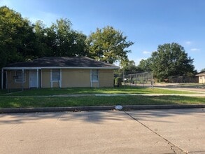 Building Photo - 10830 Fairland Dr